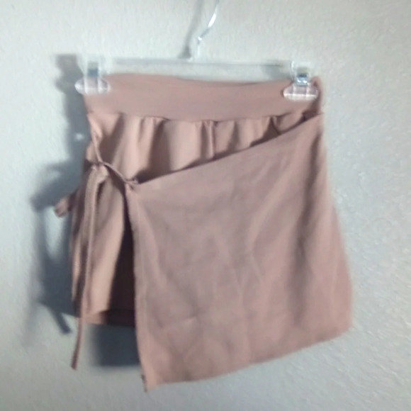 Beautiful short one size ( box BF ) - Picture 1 of 2